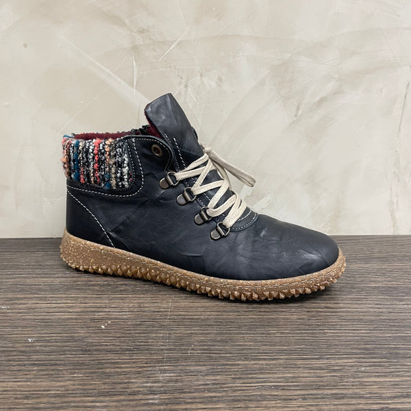 Luebeck - Black Crinkle