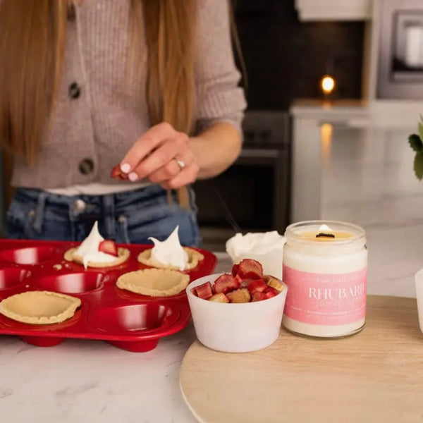 Wood Wick Jar Candle 8 oz - Rhubarb & Sweet Cream